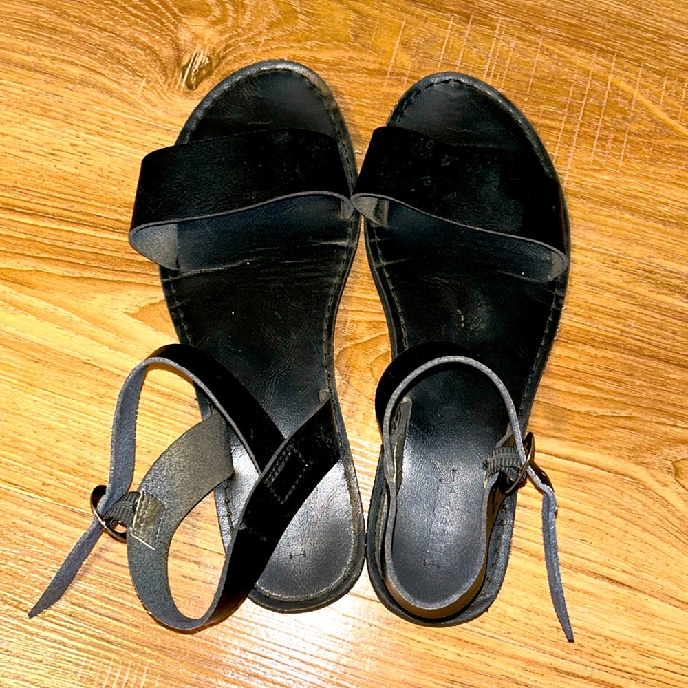 Black sandals size 6.5